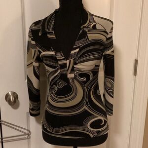 Stylish Black and Cream Swirl Top Size Small (Juniors)